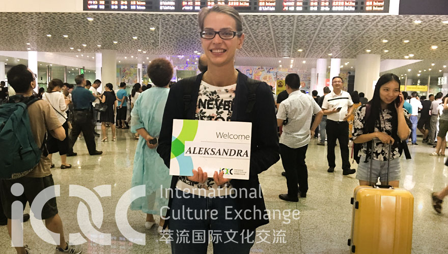 【Arrivals】Russian Aleksandra ,eight hours of flight delay, warmth of waiting