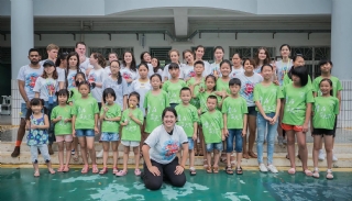 International AU pairs together with stay-at-home childrenfrom